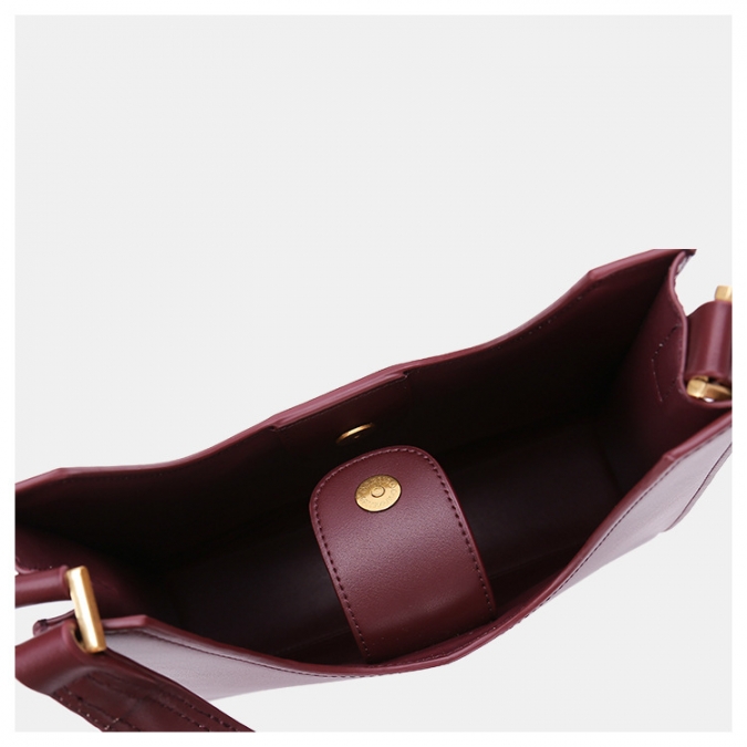 Custom simple eco-friendly plain  leather armpit bag 2020 