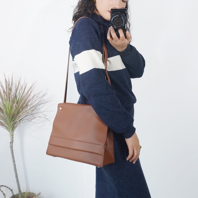 Big Size Soft Vegan Leather Brown OEM Sling Shoulder Bag For Lady 